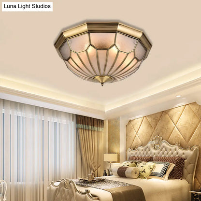 ثريا ديكوربايتس™ الكلاسيكية من النحاس الأصفر بستة مصابيح مع غطاء زجاجي مشطوف