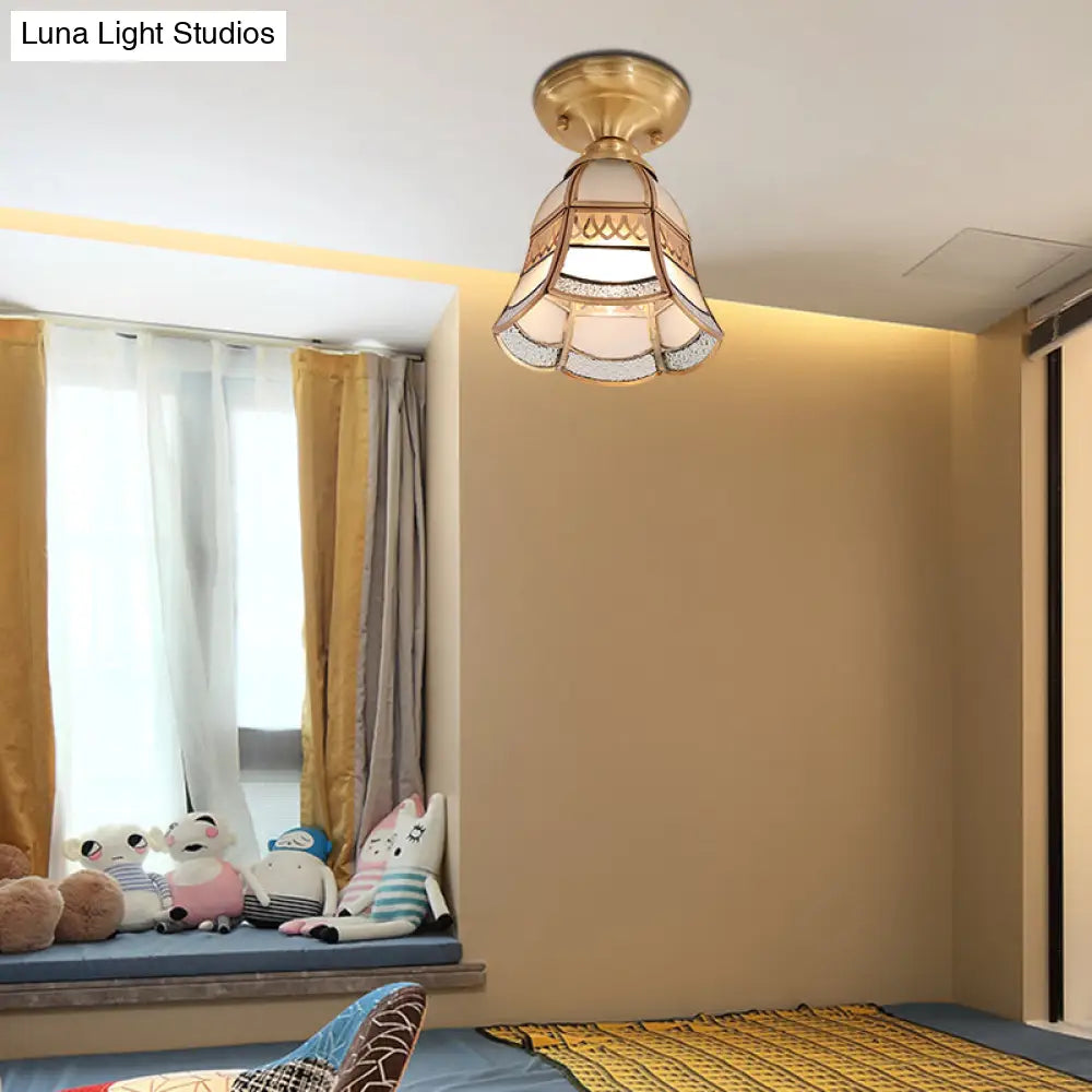 Lámpara de techo cónica clásica DecorBites™ de latón con cristal esmerilado - 5"/6.5" de ancho, 1 luz, estilo colonial para sala de estar