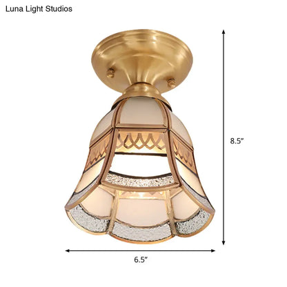 Lámpara de techo cónica clásica DecorBites™ de latón con cristal esmerilado - 5"/6.5" de ancho, 1 luz, estilo colonial para sala de estar