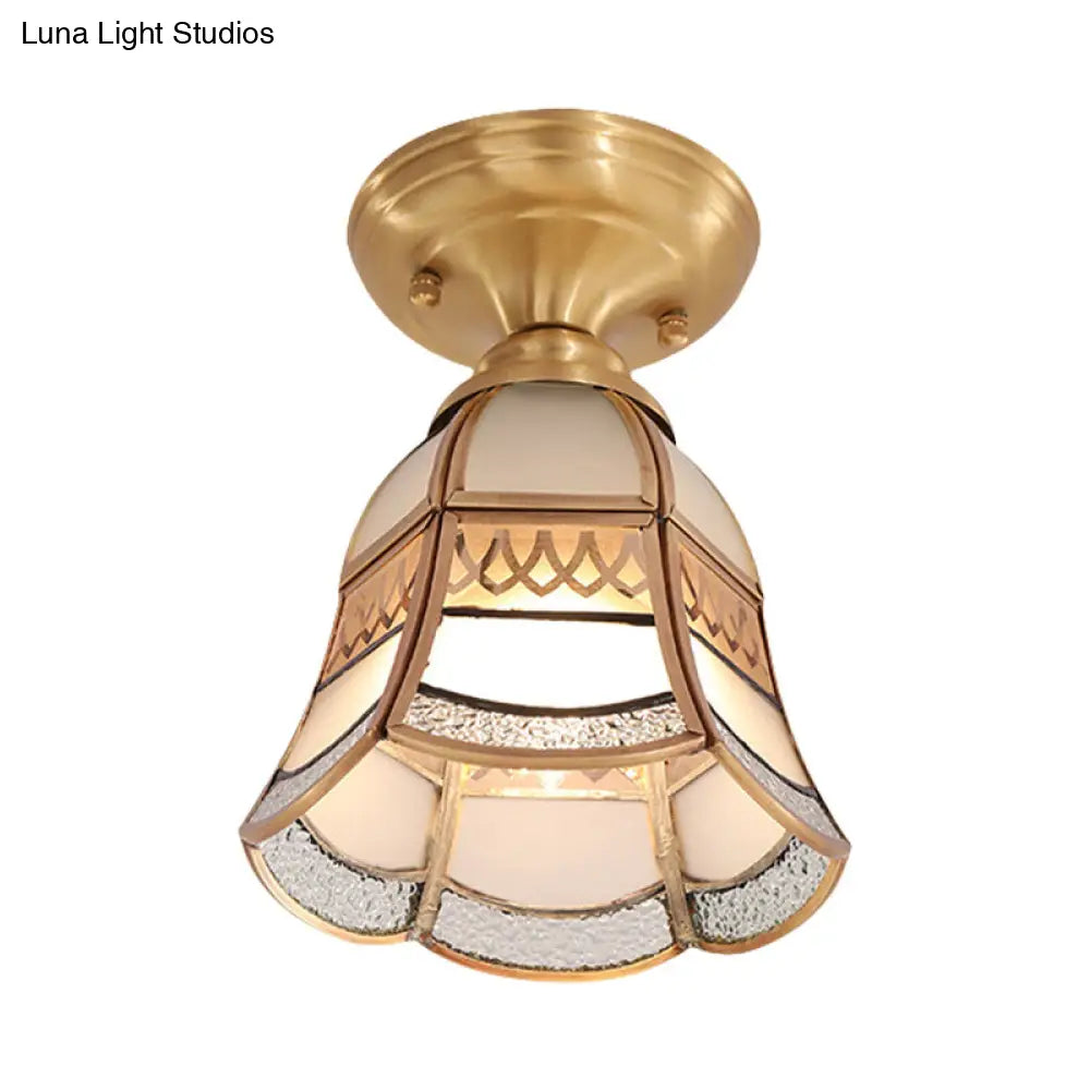 Lámpara de techo cónica clásica DecorBites™ de latón con cristal esmerilado - 5"/6.5" de ancho, 1 luz, estilo colonial para sala de estar