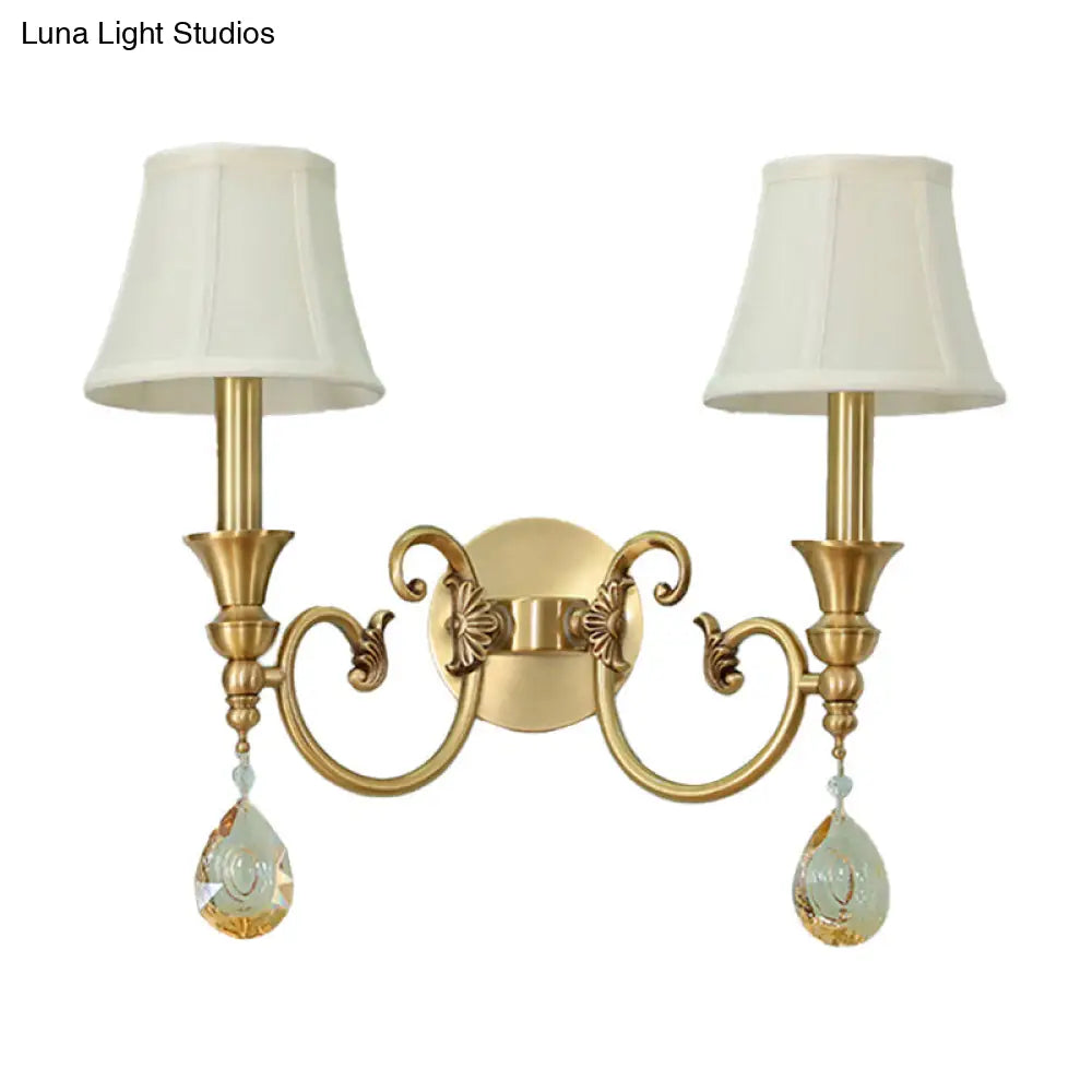 Aplique de pared clásico acampanado en dorado con colgante de cristal - Lámpara de tela de media luz