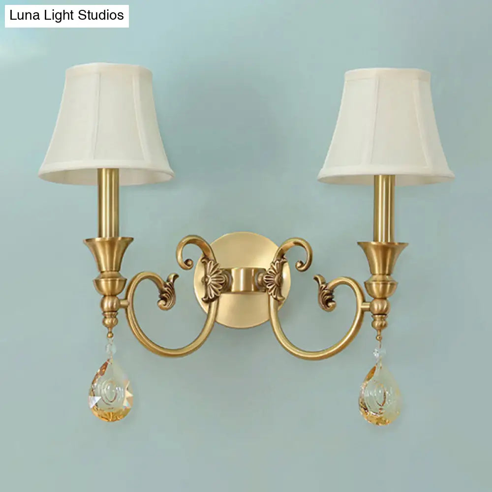 Aplique de pared clásico acampanado en dorado con colgante de cristal - Lámpara de tela de media luz