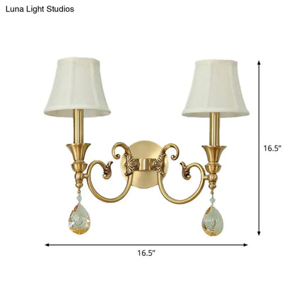 Aplique de pared clásico acampanado en dorado con colgante de cristal - Lámpara de tela de media luz