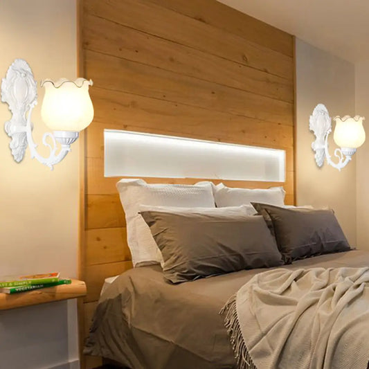 Aplique de pared clásico con forma de flor, cristal esmerilado y ribete con volantes para pasillo