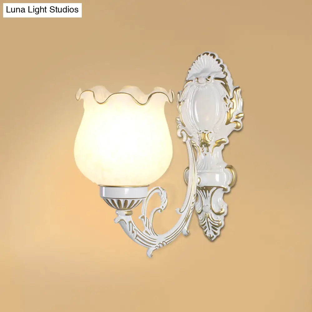 Aplique de pared clásico con forma de flor, cristal esmerilado y ribete con volantes para pasillo