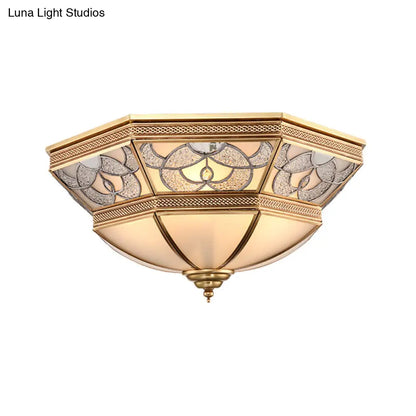 Lámpara de techo DecorBites™ Classic de cristal esmerilado con diseño abovedado - Acabado en latón, 4 luces