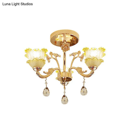 DecorBites™ DecorBites™ Lámpara de techo semiempotrada clásica dorada con cristal Lotus de 3 luces para comedor