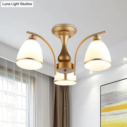 Lámpara de techo semiempotrada DecorBites™ Classic Gold con pantallas de cristal opalino – 3/5/8 luces para sala de estar