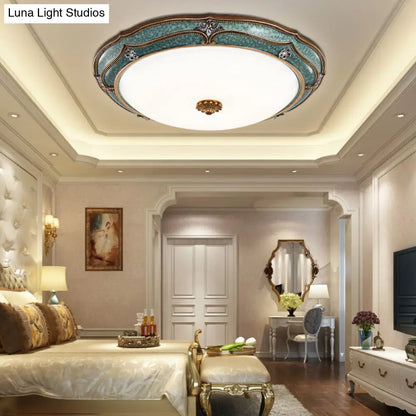 Lámpara de techo LED verde clásica DecorBites™ con cristal opalino, ideal para la iluminación del techo del salón.