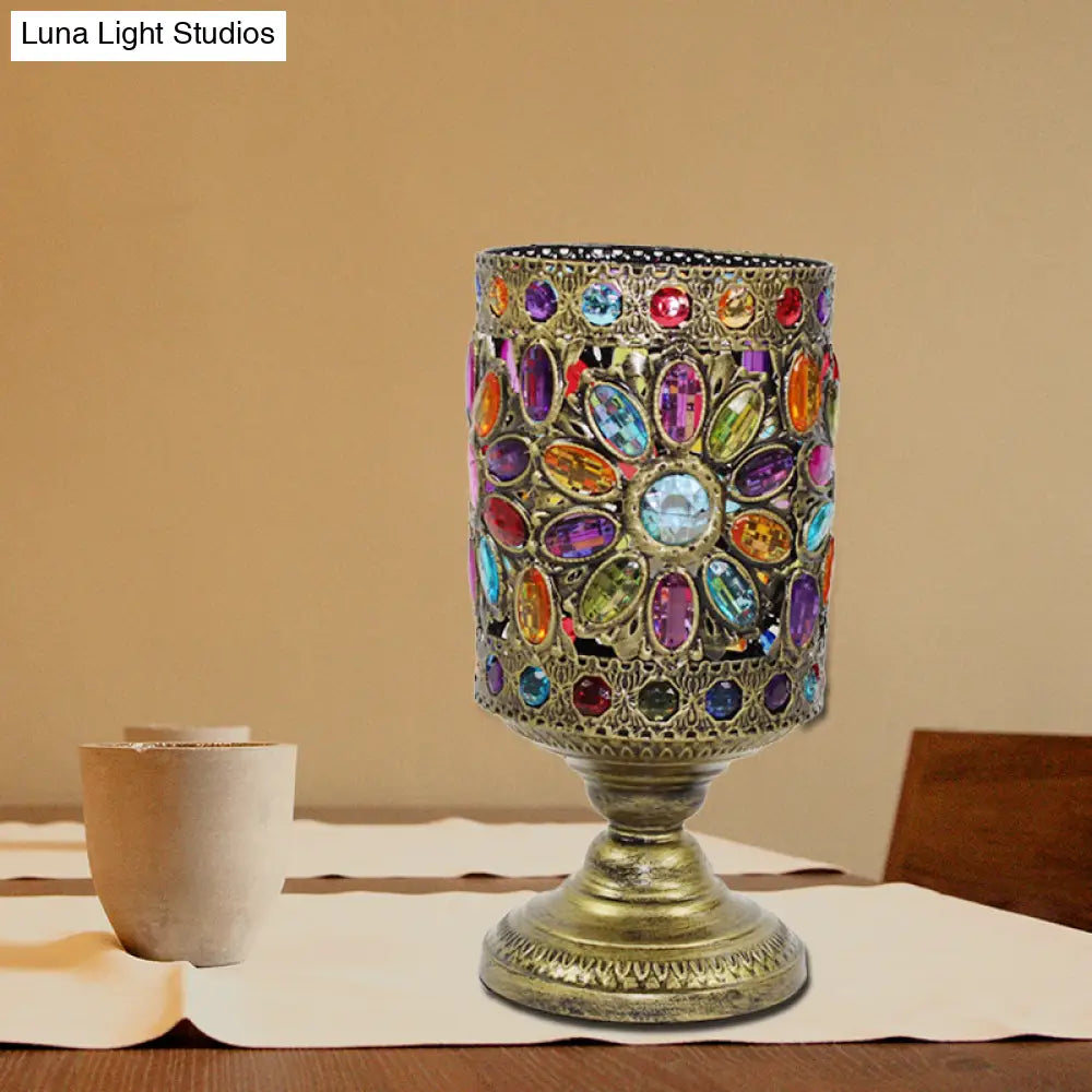 Lámpara de mesilla clásica de metal y latón para salón - Diseño cilíndrico con 1 bombilla