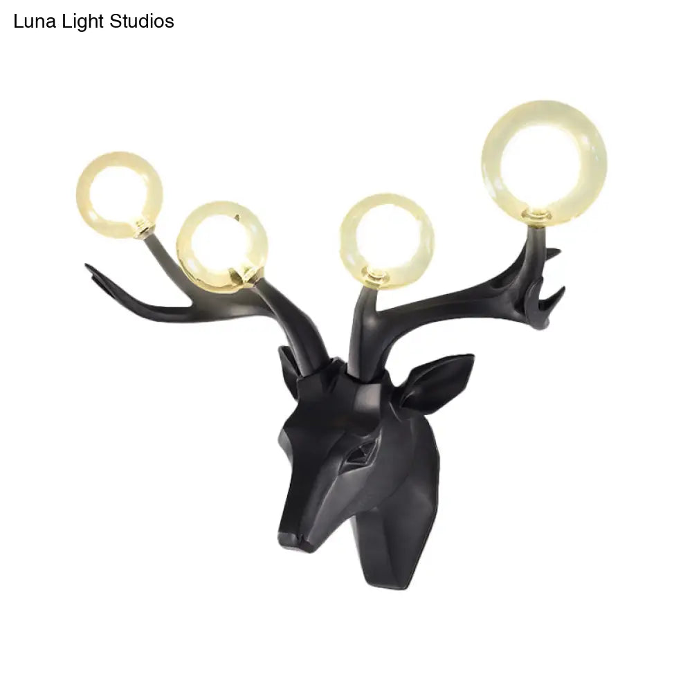 Aplique de pared clásico con forma de ciervo Sika y pantalla de cristal transparente - 4 cabezales, resina negra/blanca/azul, para iluminación de salón