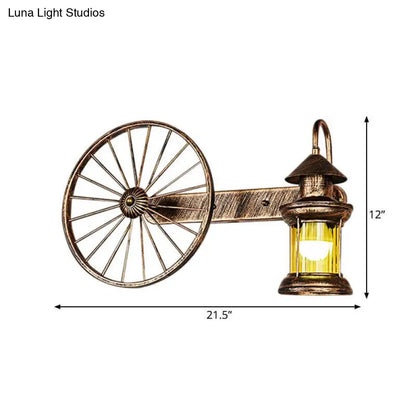 Aplique de pared de latón costero con cristal ámbar y decoración de rueda de carro