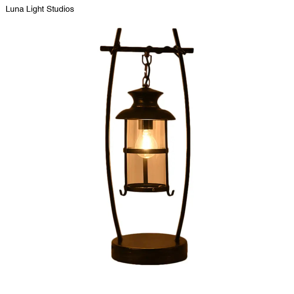 Lámpara de escritorio Coastal Brass con pantalla de cristal transparente tipo farol - 1 luz, estructura ovalada