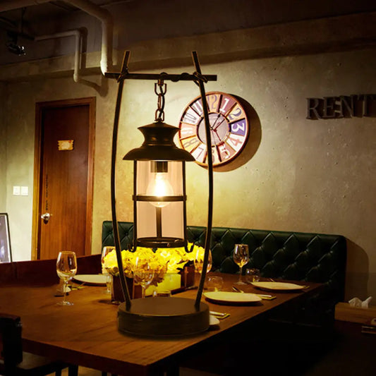 Lámpara de escritorio Coastal Brass con pantalla de cristal transparente tipo farol - 1 luz, estructura ovalada