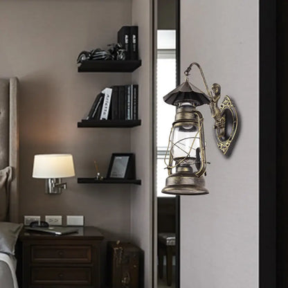 Aplique de pared de cristal con bombilla individual Coastal para queroseno, en negro/latón antiguo, para salón