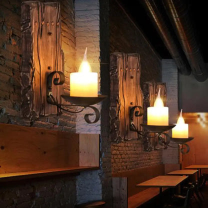 Aplique de pared de madera estilo costero con pantalla de cristal y bombilla individual para ambiente de restaurante.