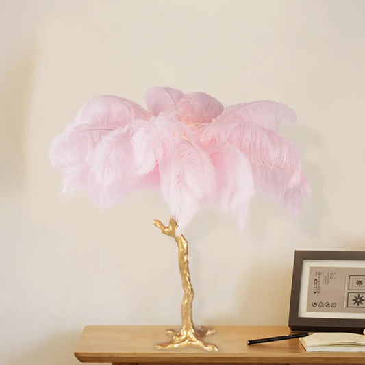 Lámpara de noche con forma de cocotero: moderna lámpara de mesa con forma de pluma rosa para una decoración creativa del salón.