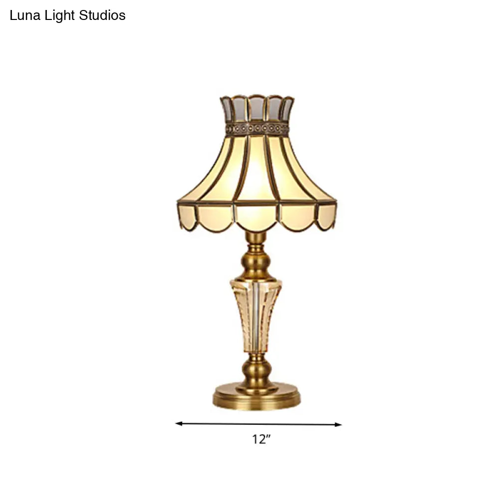 Lámpara de mesa de noche Colonial Crystal en dorado para dormitorio - Elegante lámpara de mesa y mesilla de noche de 1 luz