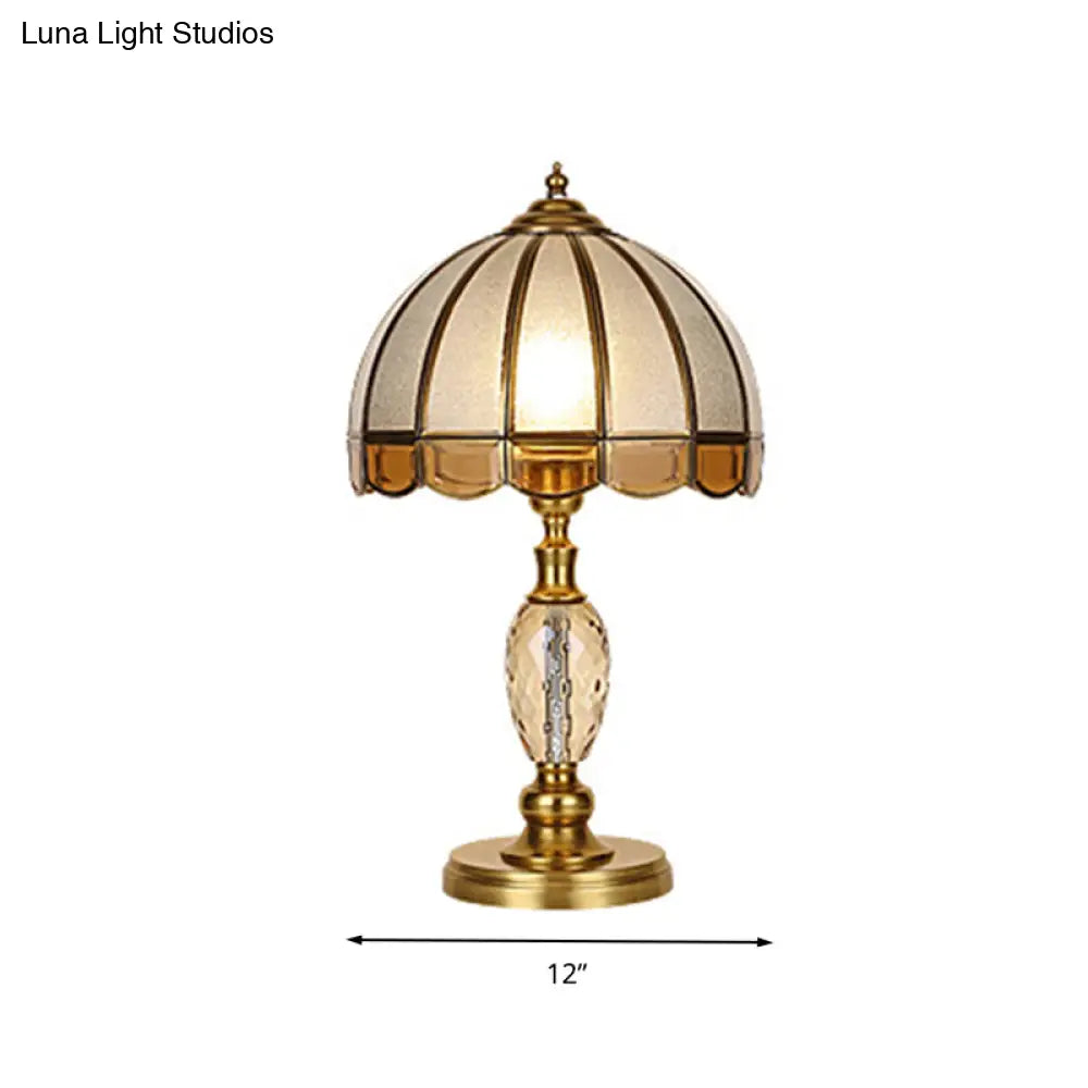 Lámpara de mesa de noche Colonial Crystal en dorado para dormitorio - Elegante lámpara de mesa y mesilla de noche de 1 luz