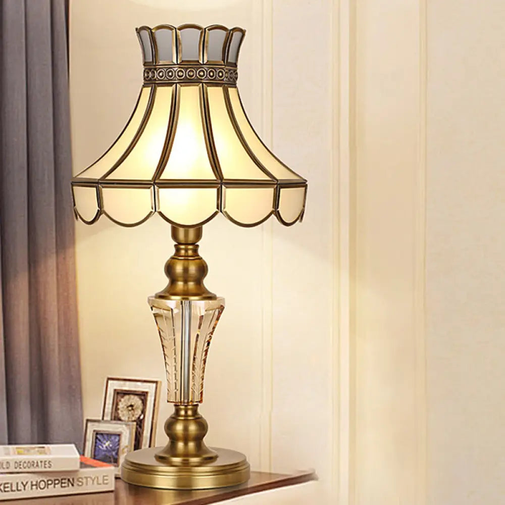 Lámpara de mesa de noche Colonial Crystal en dorado para dormitorio - Elegante lámpara de mesa y mesilla de noche de 1 luz