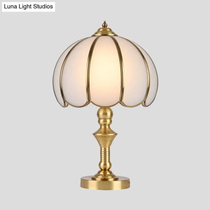 Colonial Gold Table Lamp: Scalloped/Flared Metal Base, 1-Light Night Lighting for Bedroom