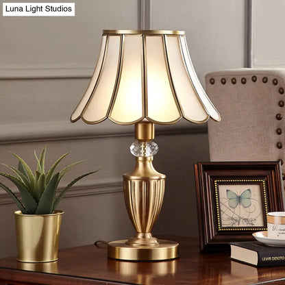 Colonial Gold Table Lamp: Scalloped/Flared Metal Base, 1-Light Night Lighting for Bedroom