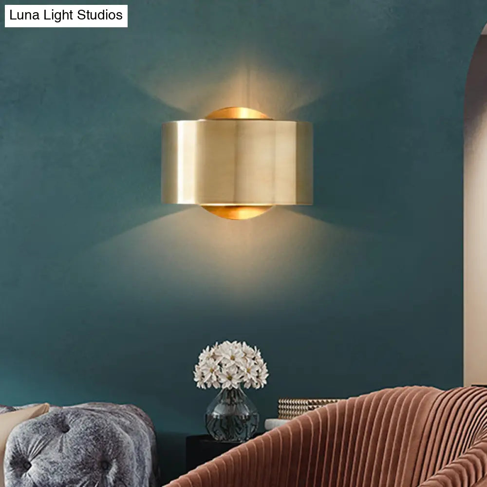 Colonial Style Gold Round Metal Wall Sconce with 1 Light - Living Room Lighting Fixture