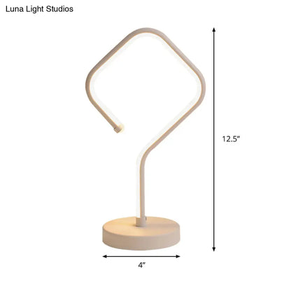Lámpara de escritorio LED blanca compacta con pantalla acrílica, luz cálida/blanca - Lámpara de mesa minimalista