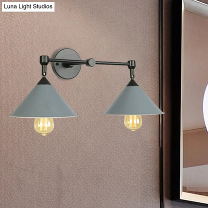 Aplique de pared antiguo de metal con forma de cono y dos luces para salas de estar y comedores