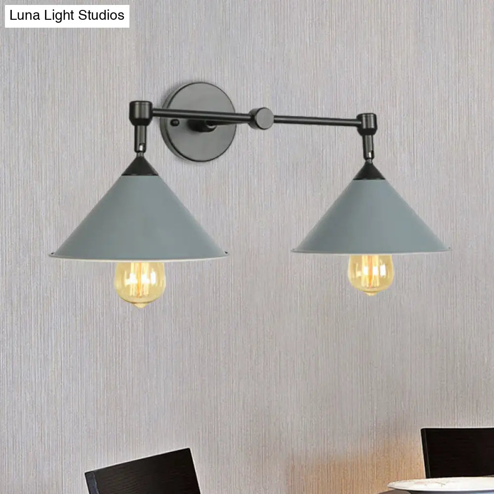 Aplique de pared antiguo de metal con forma de cono y dos luces para salas de estar y comedores