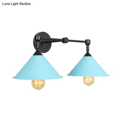 Aplique de pared antiguo de metal con forma de cono y dos luces para salas de estar y comedores