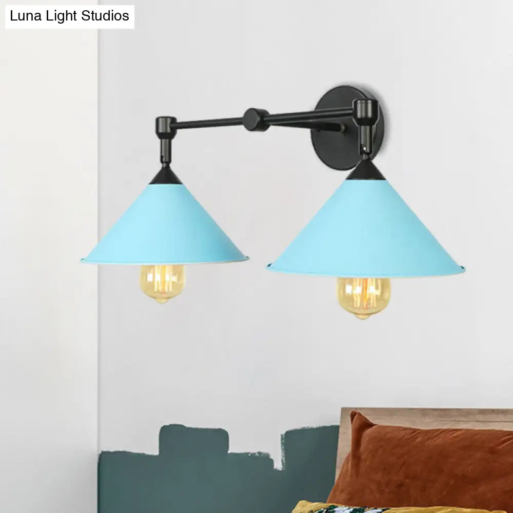 Aplique de pared antiguo de metal con forma de cono y dos luces para salas de estar y comedores