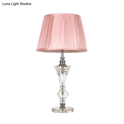 Lámpara de noche cónica de tela en rosa/azul/beige con base de cristal - Lámpara de mesa de un solo cabezal