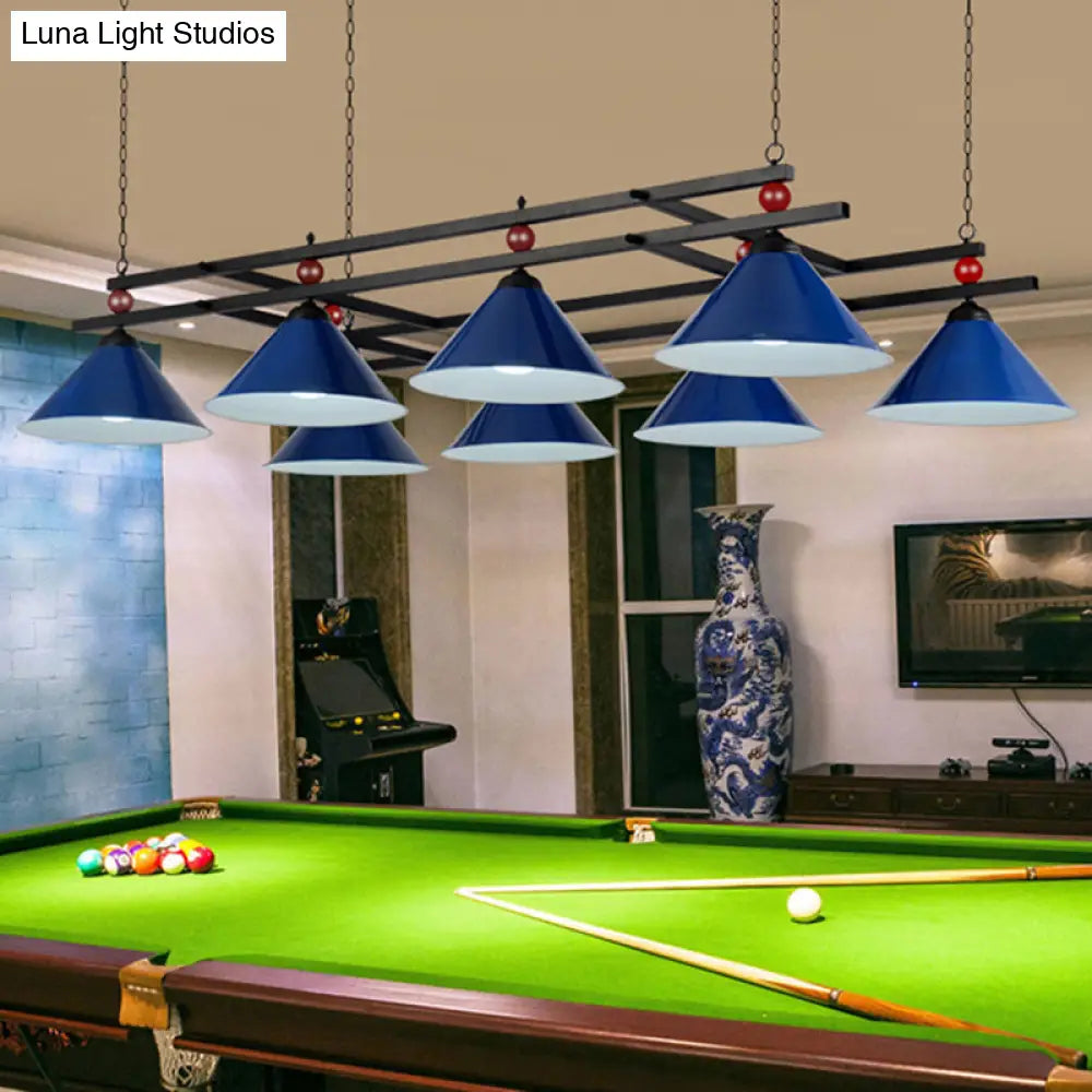 Lámpara de techo colgante cónica DecorBites™ de metal estilo industrial con detalle decorativo de billar