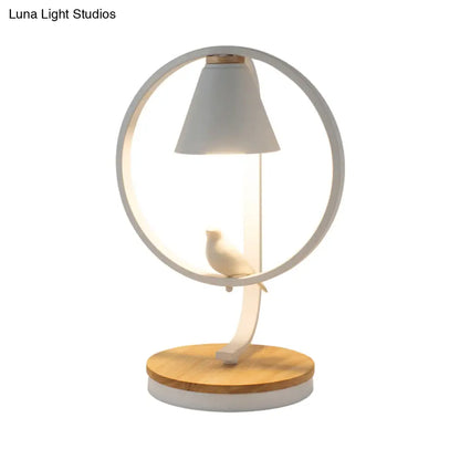Lámpara de escritorio cónica de metal con luz de lectura decorativa moderna en forma de paloma, color blanco - Perfecta para dormitorios