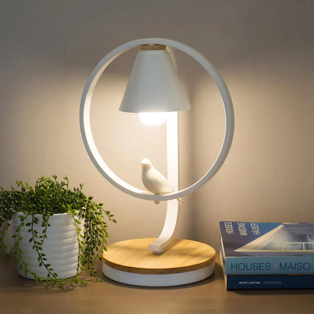 Lámpara de escritorio cónica de metal con luz de lectura decorativa moderna en forma de paloma, color blanco - Perfecta para dormitorios