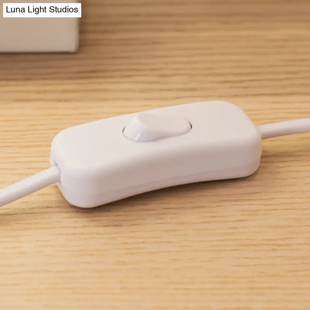 Lámpara de escritorio cónica de metal con luz de lectura decorativa moderna en forma de paloma, color blanco - Perfecta para dormitorios