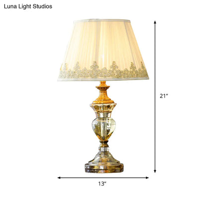 Lámpara de mesilla de noche cónica con diseño minimalista y detalle de cristal K9 - Perfecta para mesitas de noche en el salón (Beige)