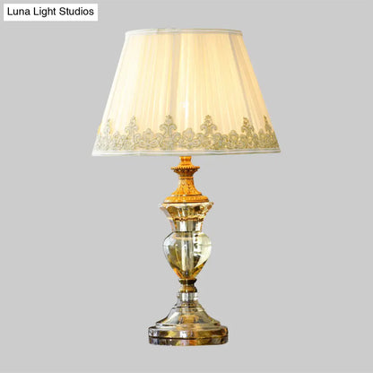 Lámpara de mesilla de noche cónica con diseño minimalista y detalle de cristal K9 - Perfecta para mesitas de noche en el salón (Beige)