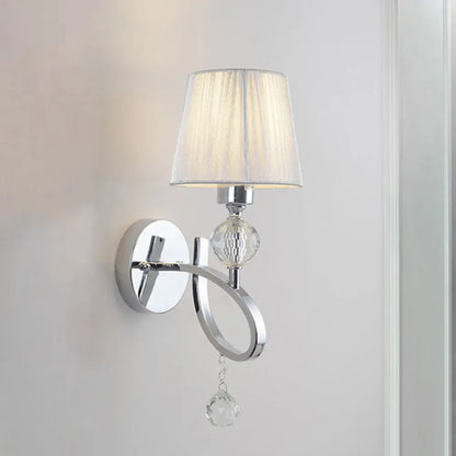 Aplique de pared cónico DecorBites™: Lámpara de pared clásica de tela de 1 luz con colgante de cristal cromado