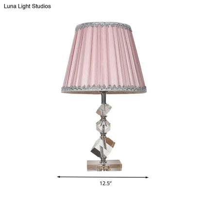 Lámpara de mesa cónica: Lámpara de noche de tela rosa estilo campestre con una luz y base de cristal para dormitorio
