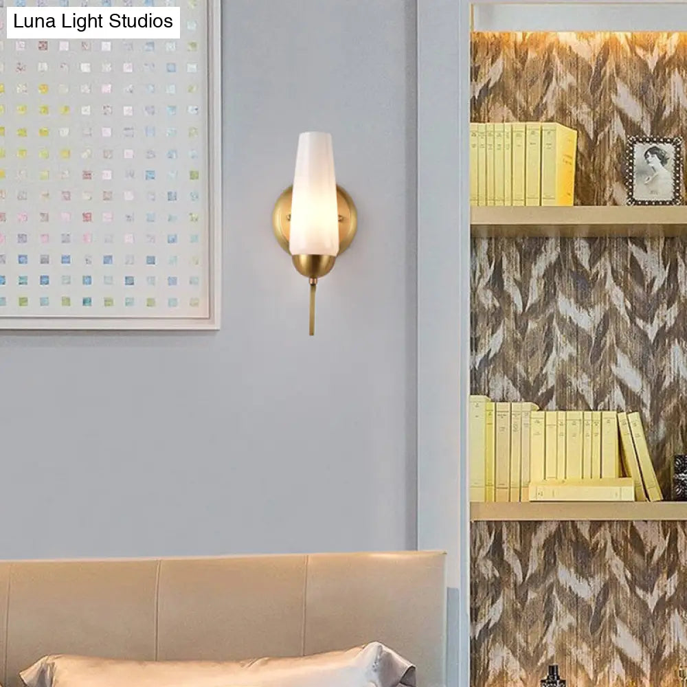 Aplique de pared cónico contemporáneo DecorBites™ de 1/2 luz en dorado con cristal opal brillante