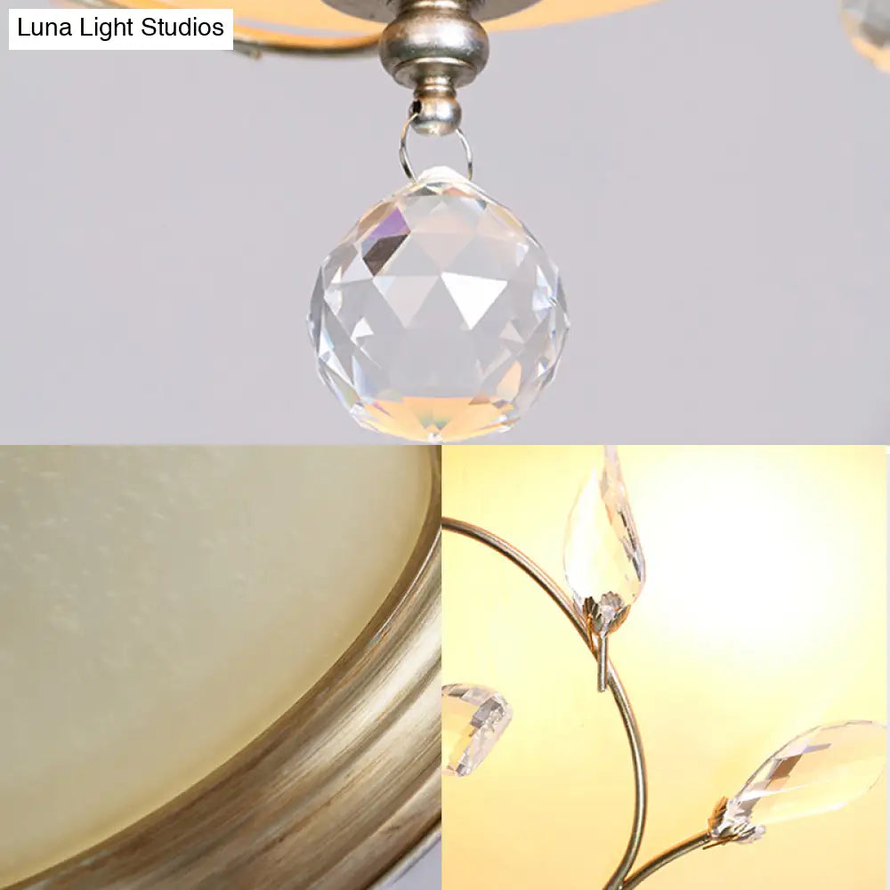 Lámpara de techo contemporánea DecorBites™ de 1 luz con pantalla de vidrio esmerilado, detalles de cristal y casquillo empotrado de níquel.