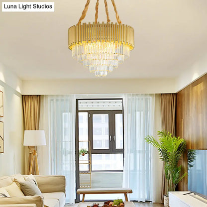 Lámpara de araña colgante contemporánea de tres niveles, circular, de metal, con bloque K9 y acabado en latón.