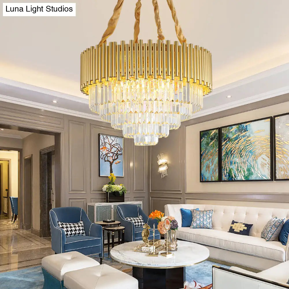 Lámpara de araña colgante contemporánea de tres niveles, circular, de metal, con bloque K9 y acabado en latón.