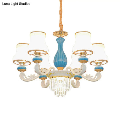 Lámpara de araña contemporánea de 6 luces en azul y blanco con colgante de cristal opalino y cristal.