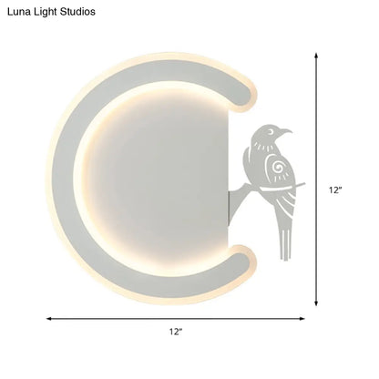 Aplique de pared contemporáneo DecorBites™ en forma de C de acrílico con diseño de pájaro – Lámpara LED de luz blanca cálida
