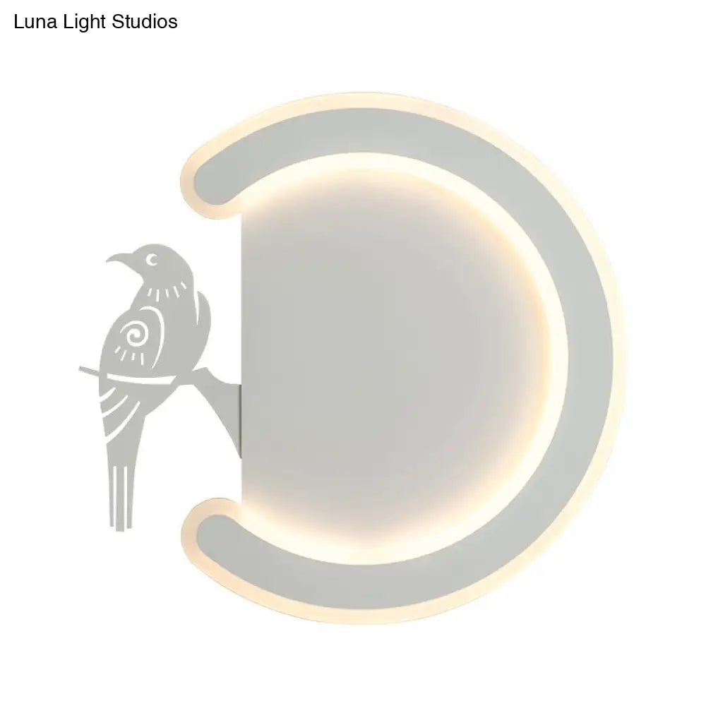 Aplique de pared contemporáneo DecorBites™ en forma de C de acrílico con diseño de pájaro – Lámpara LED de luz blanca cálida