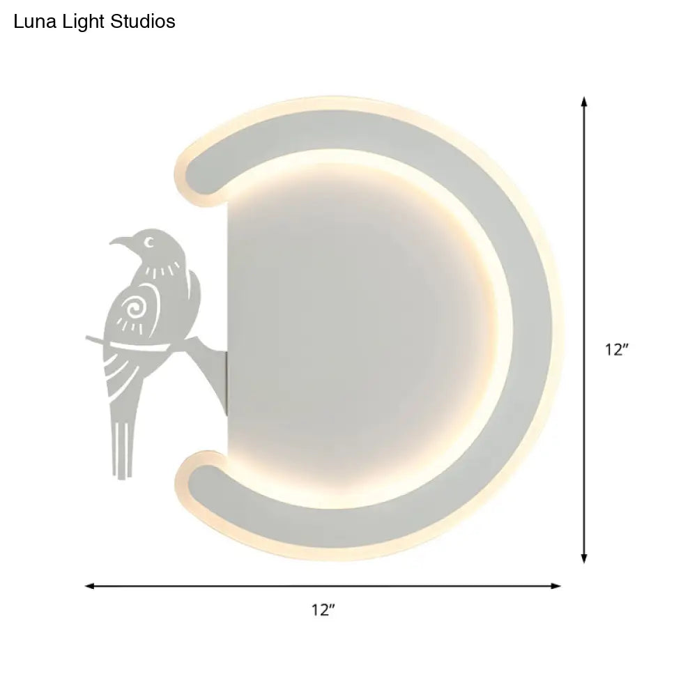 Aplique de pared contemporáneo DecorBites™ en forma de C de acrílico con diseño de pájaro – Lámpara LED de luz blanca cálida