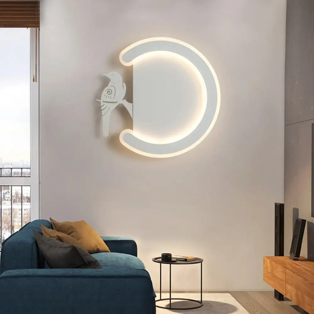 Aplique de pared contemporáneo DecorBites™ en forma de C de acrílico con diseño de pájaro – Lámpara LED de luz blanca cálida
